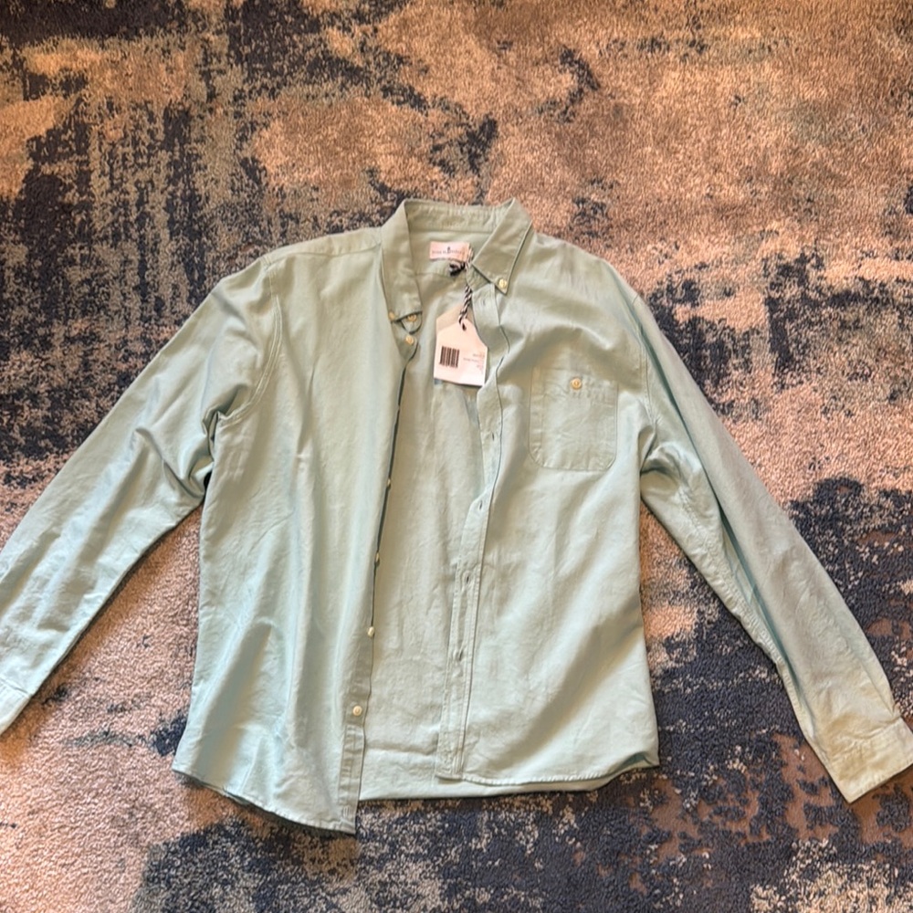 Men's Light Green Button-Up Shirt